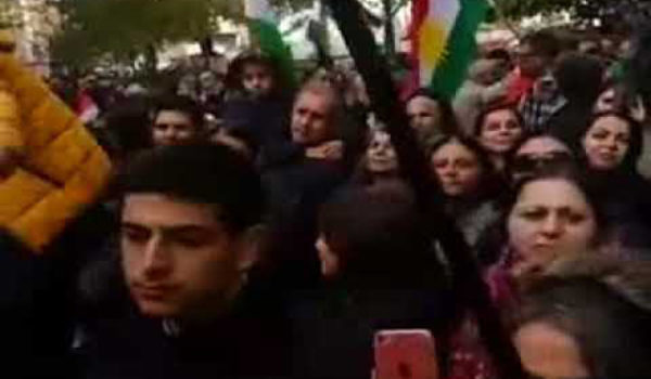 Kurd li Stockholmê li ber avahiya balyozxana Amerika bûn